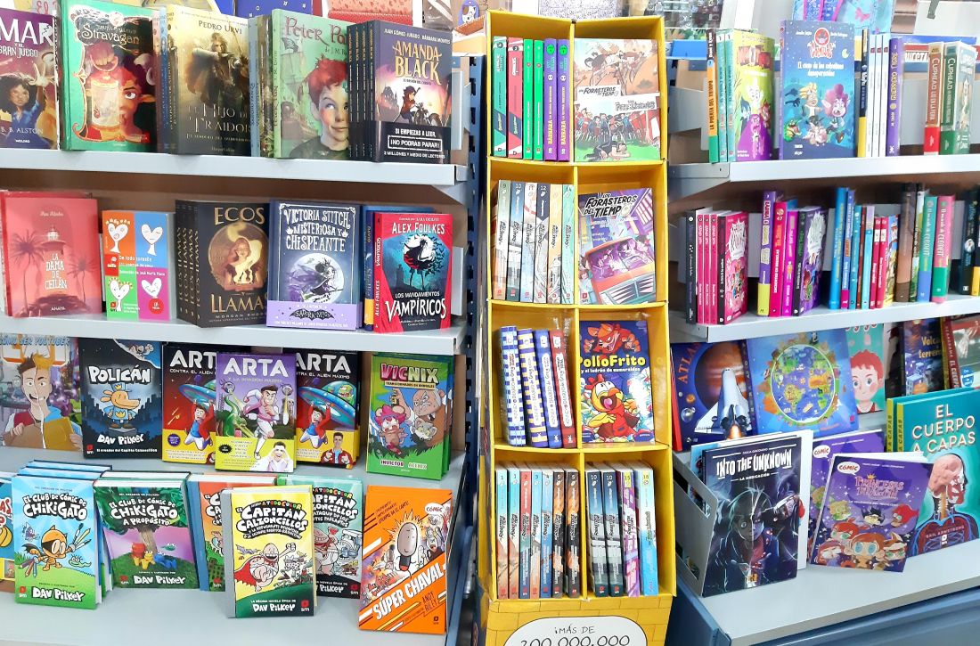 Sección de libros infantiles en Librería Maeva