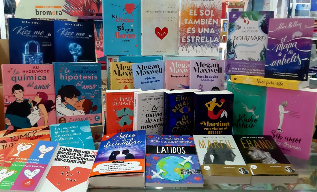 Espacio para novelas en Librería Maeva