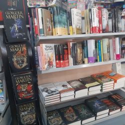 Estantería de libros destacados