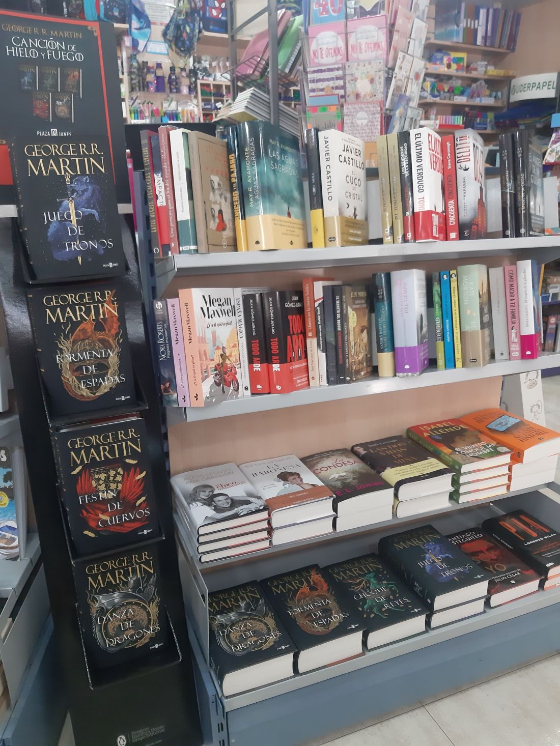 Estantería de libros destacados