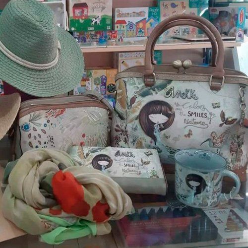 Mochilas en librería Maeva