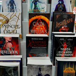 Selección de libros en Librería Maeva