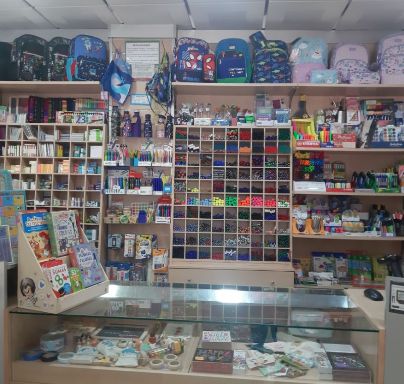 Papelería y material escolar en  Librería Maeva