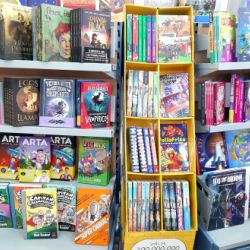Sección de libros infantiles en Librería Maeva