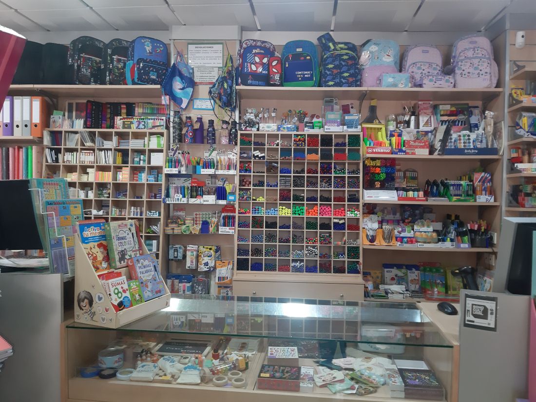 Papelería y material escolar en  Librería Maeva