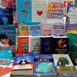 Espacio para novelas en Librería Maeva