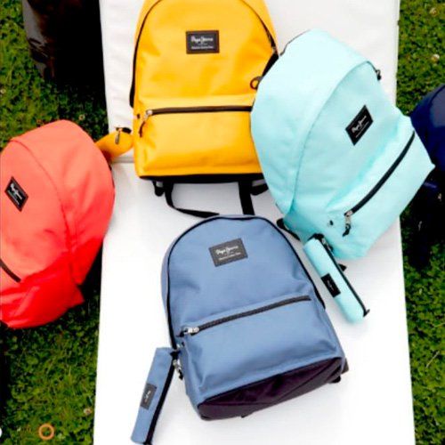 Conjunto de mochilas escolares en Librería Maeva