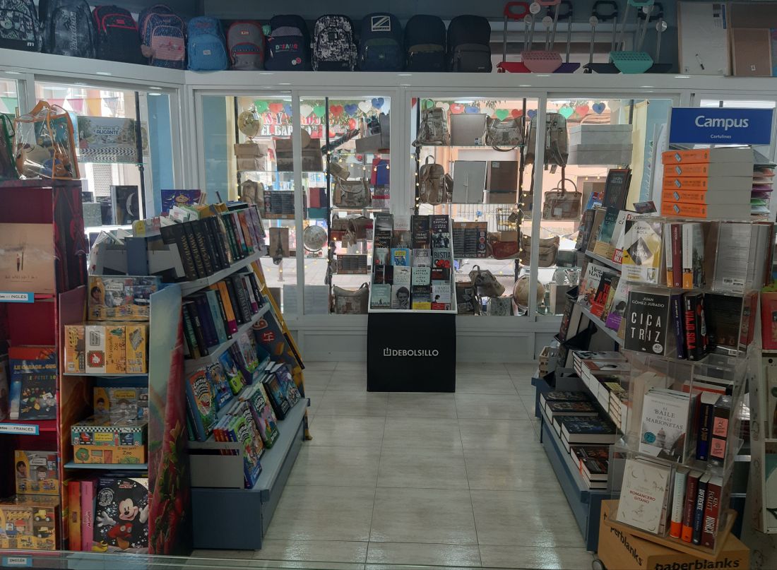 Vista general del interior de la librería